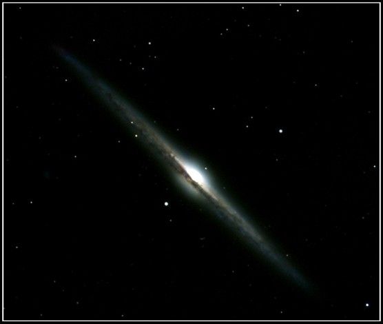 Spiral Galaxy seen edge-on (NGC 4565) 556x470 15K