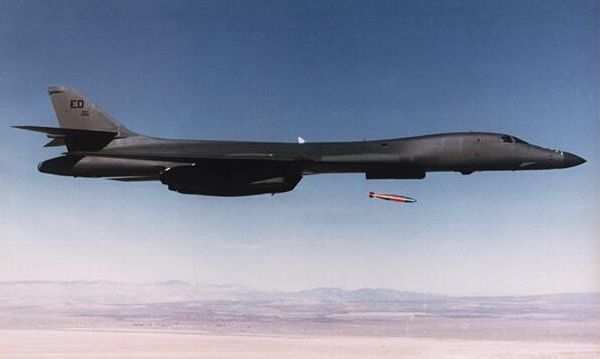 Side View of Rockwell B1 Lancer 600x359 19K