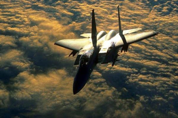 McDonnell Douglas F15 Eagle at sunset 600x397 48K